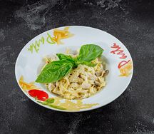 Фетучини с грибами и курицей в сливочном соусе
