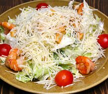 Салат Цезарь с креветками
