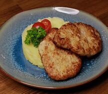 Куриные котлеты с картофельным пюре