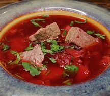 Борщ по-домашнему с говядиной и сметаной