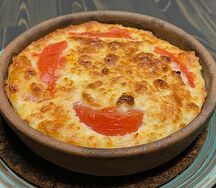 Сулугуни на кеци с помидорами