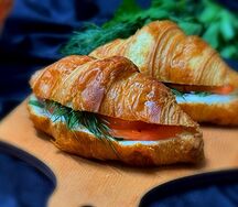 Фуд-бокс Круассаны с кижучем М