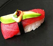 Суши с тунцом