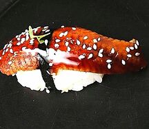 Суши с угрем