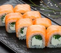 Ролл Филадельфия с зеленым луком