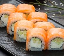 Ролл Филадельфия с яблоком