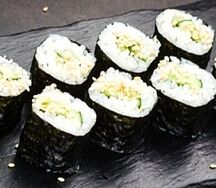 Классический ролл с огурцом