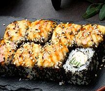 Ролл Запеченная Калифорния в кунжуте
