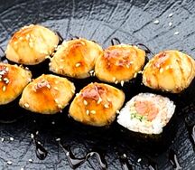 Запеченный ролл с лососем