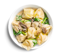 Пельмени в грибном соусе со шпинатом