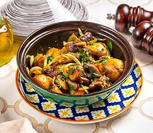 Жареный картофель с луком и грибами