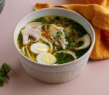 Домашний суп-лапша с курицей и грибами