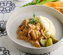 Бефстроганов с пюре
