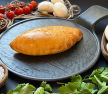 Пирожок с капустой и яйцом