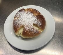 Булочка с творогом