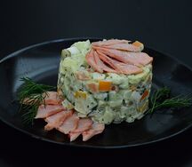 Салат Оливье с копченой горбушей