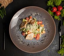 Цезарь с курицей