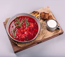 Борщ домашний с гренками