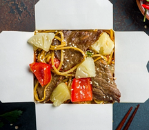 Wok по-гавайски яичная лапша с говядиной