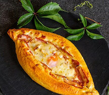 Хачапури по-аджарски с беконом