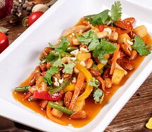 Курица с овощами в остром соусе