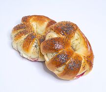 Булочки с вишней