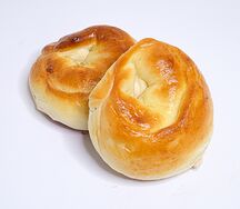 Булочки с вишней и шоколадом