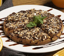 Горячие вафли с nutella и орешками