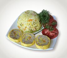 Смешанный рис с курицей вкрутую с яйцами