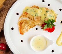 Куриное филе в сливочно-сырным соусе 