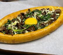 Хачапури с лисичками и шпинатом