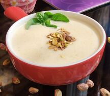 Нежный куриный крем-суп с фисташками