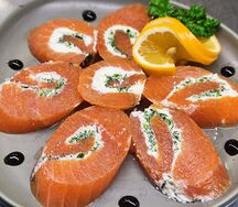 Рулетики из сёмги с брынзой и сыром