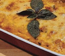 Запеканка с баклажанами и нежной говядиной под соусом Бешамель