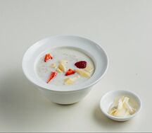 Овсяная каша с ягодами