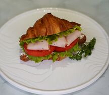 Сэндвич с круассаном
