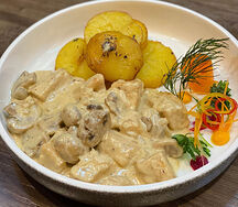 Фрикассе с куриным филе и шампиньонами