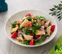 Салат с артишоками, спаржей и цыпленком 