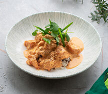 Цыпленок под сливочно-кунжутным соусом