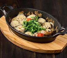 Шампиньоны с чесноком и сыром