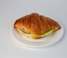 Круассан с курицей