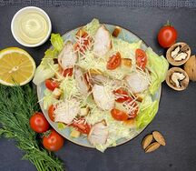 Салат Цезарь с курицей