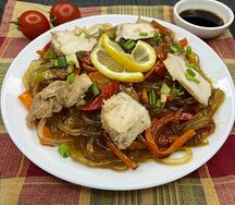 Рисовая лапша с курицей