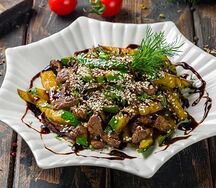 Теплый салат с говядиной