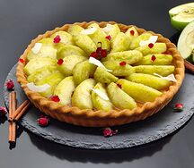 Пирог с миндальным кремом и яблоками фламбе
