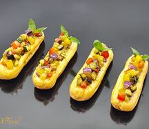 Мини-эклеры с запеченными овощами