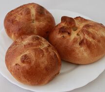 Пирожок с зеленым луком и яйцом
