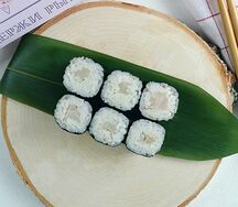 Ролл с окунем