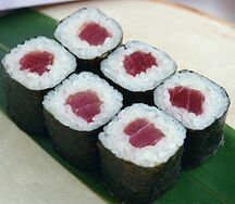 Ролл с тунцом