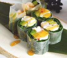 Ролл без риса с креветкой и соусом манго-чили